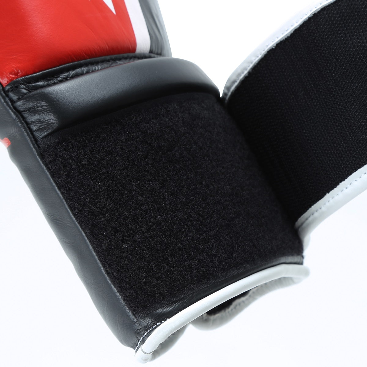 Xpeed XP2486 Fighter boxing gloves made of premium buffalo leather with IMF 2.0 technology for enhanced performance and durability.